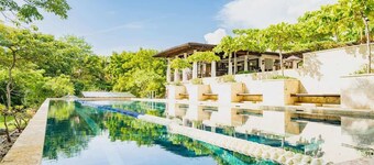 Exclusive Beach club access /steps from the beach