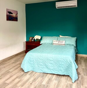 1 bedroom, desk, free WiFi, bed sheets