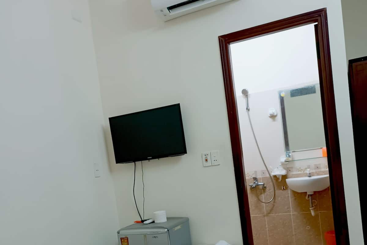 Bàn, truy cập Internet không dây miễn phí, bộ trải giường 