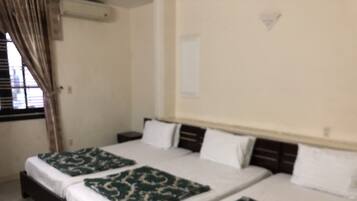 Kamar Keluarga | Meja kerja, Wi-Fi gratis, dan seprai linen