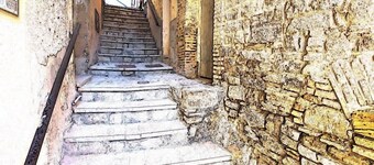 Through the past with the comforts of the future