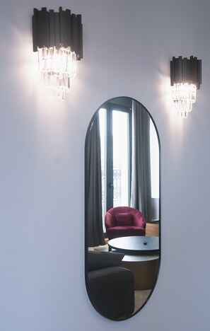 Executive Suite, 1 Bedroom, City View | Living area