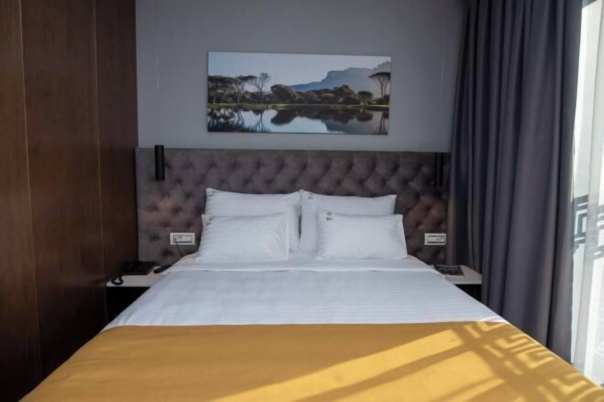 1 bedroom, premium bedding, memory-foam beds, minibar