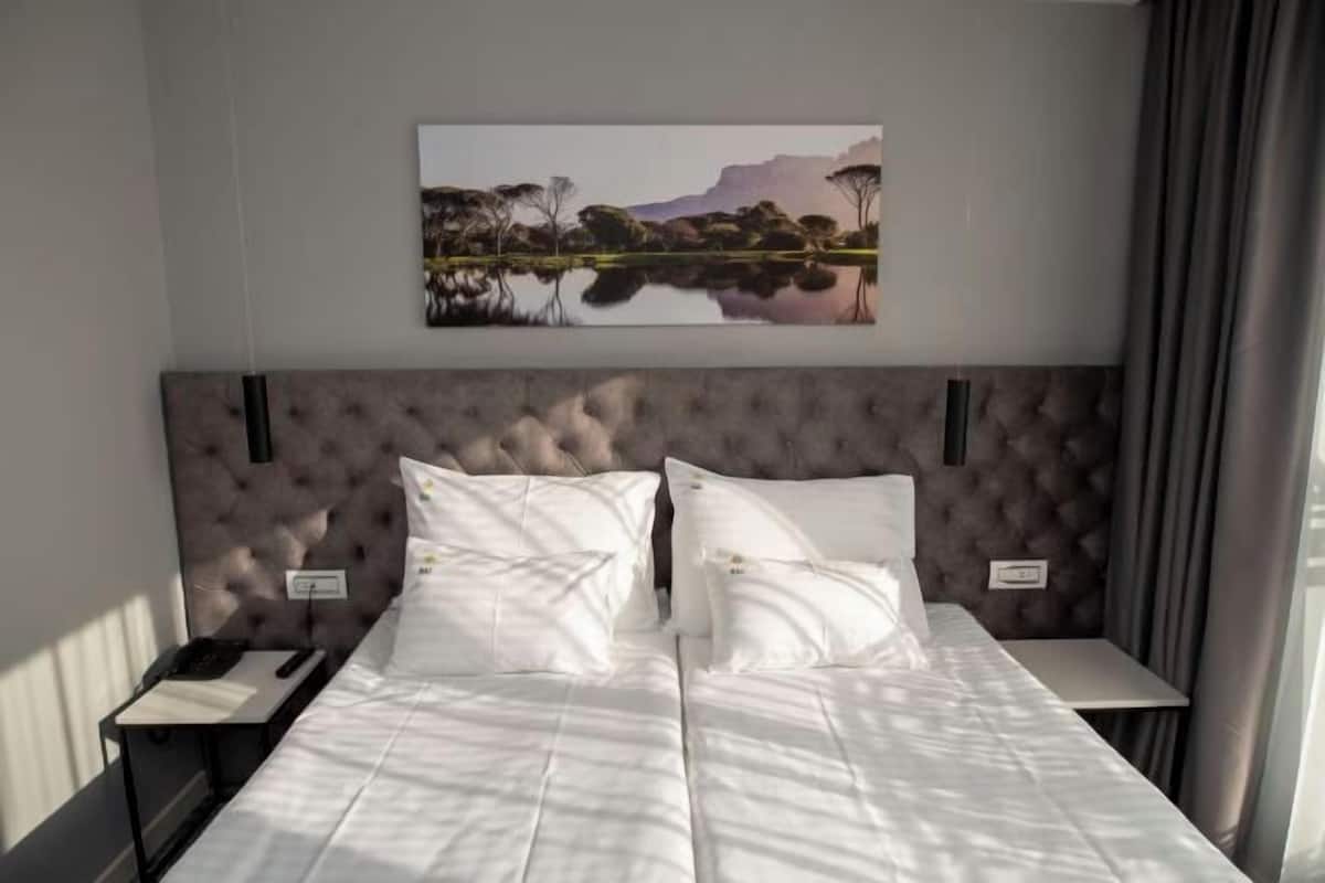 1 bedroom, premium bedding, memory-foam beds, minibar