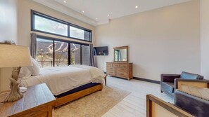 5 bedrooms, free WiFi, bed sheets