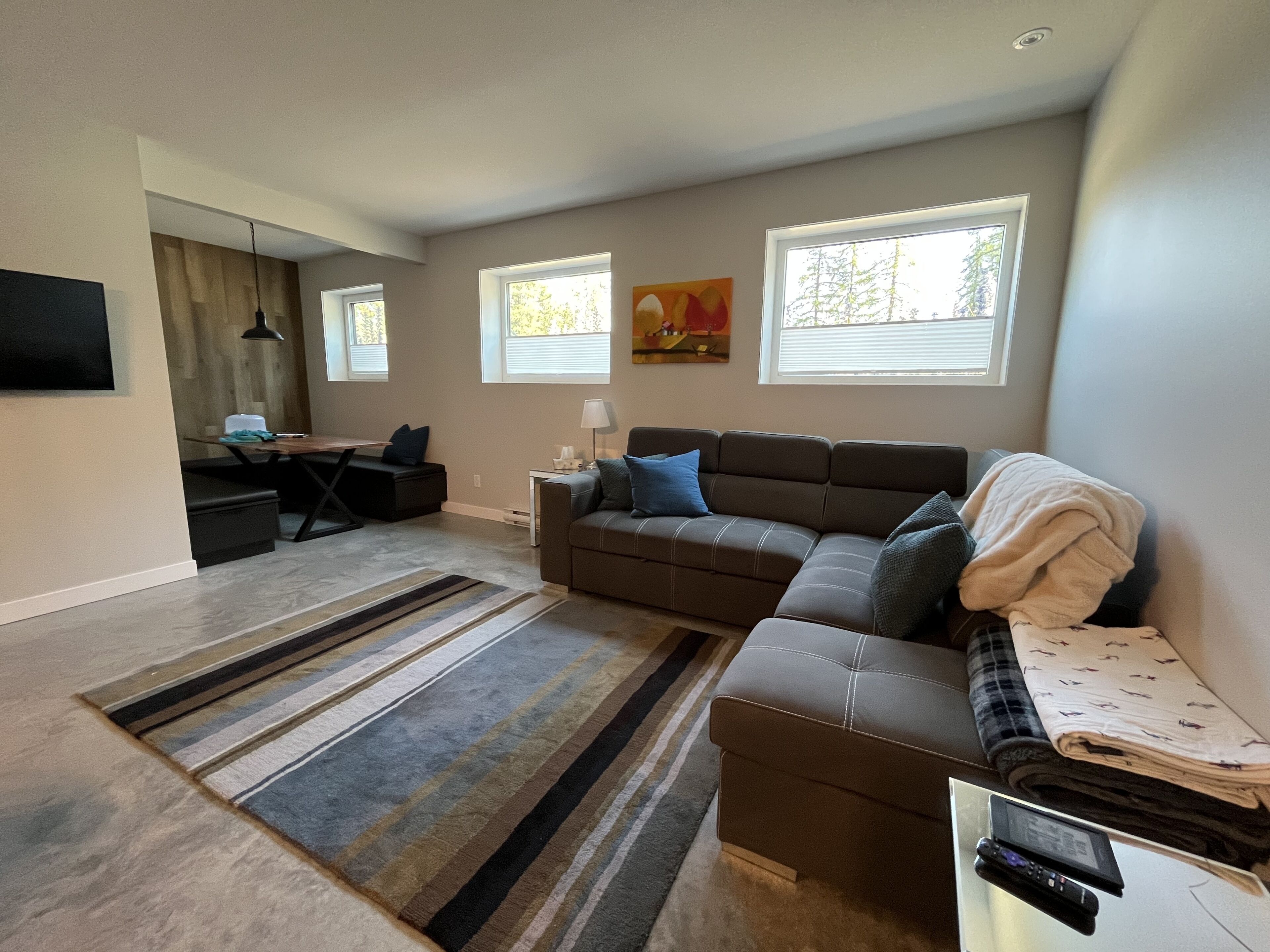 Modern 2 bedroom condo on the ski hill