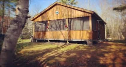 Falls Lake Burrow - Private Cottage with Screened-in Hot Tub