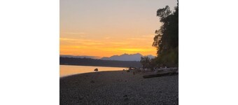 Beachside One Bedroom Apt on South Puget Sound