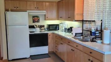 KylskÄp, mikrovÄgsugn, ugn och spishÀll