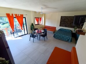 Studiosvit Junior | Sängtillbehör av högsta kvalitet, unika möbler och gratis wi-fi