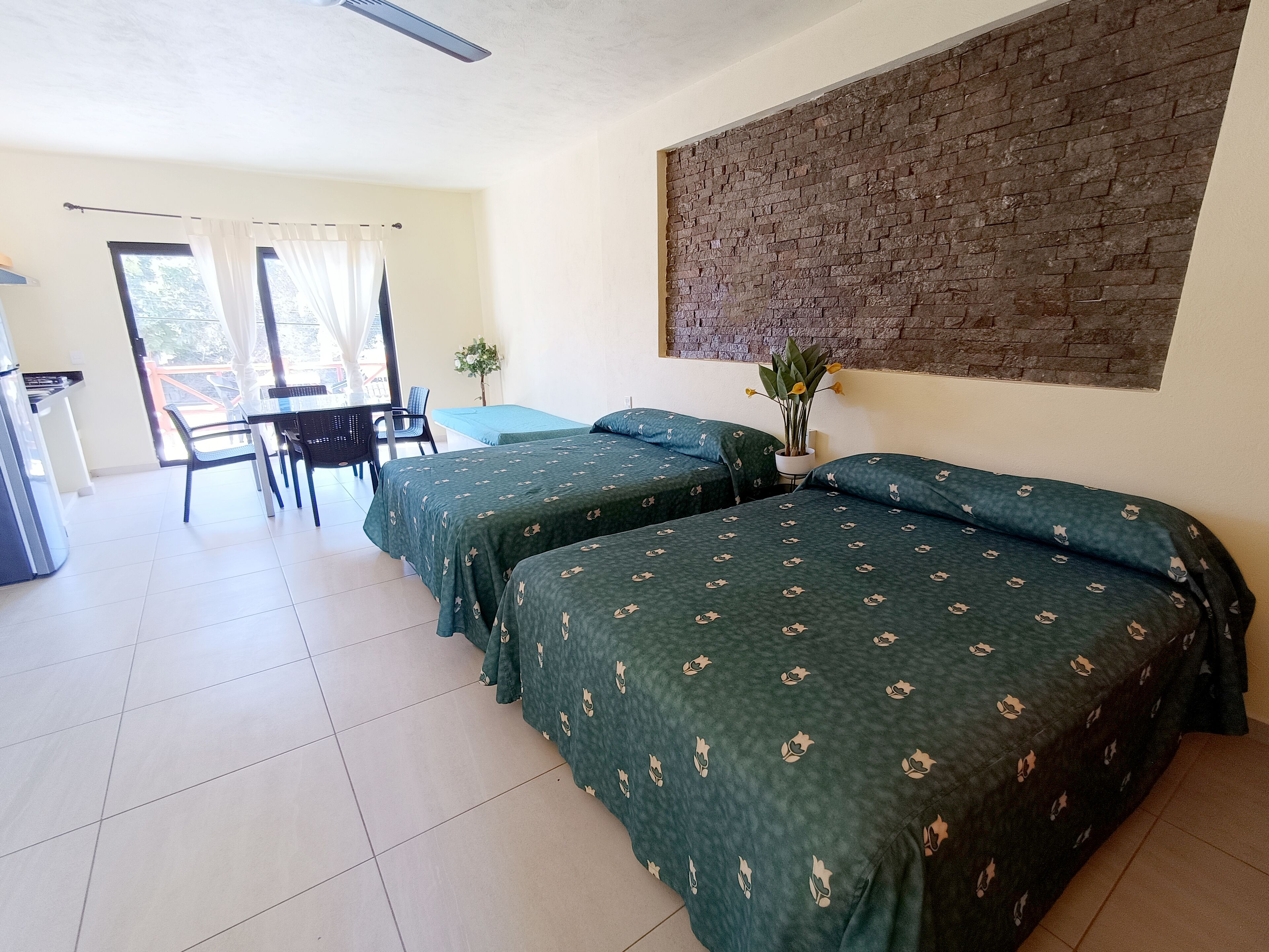 家庭开间套房 | 阳台景观