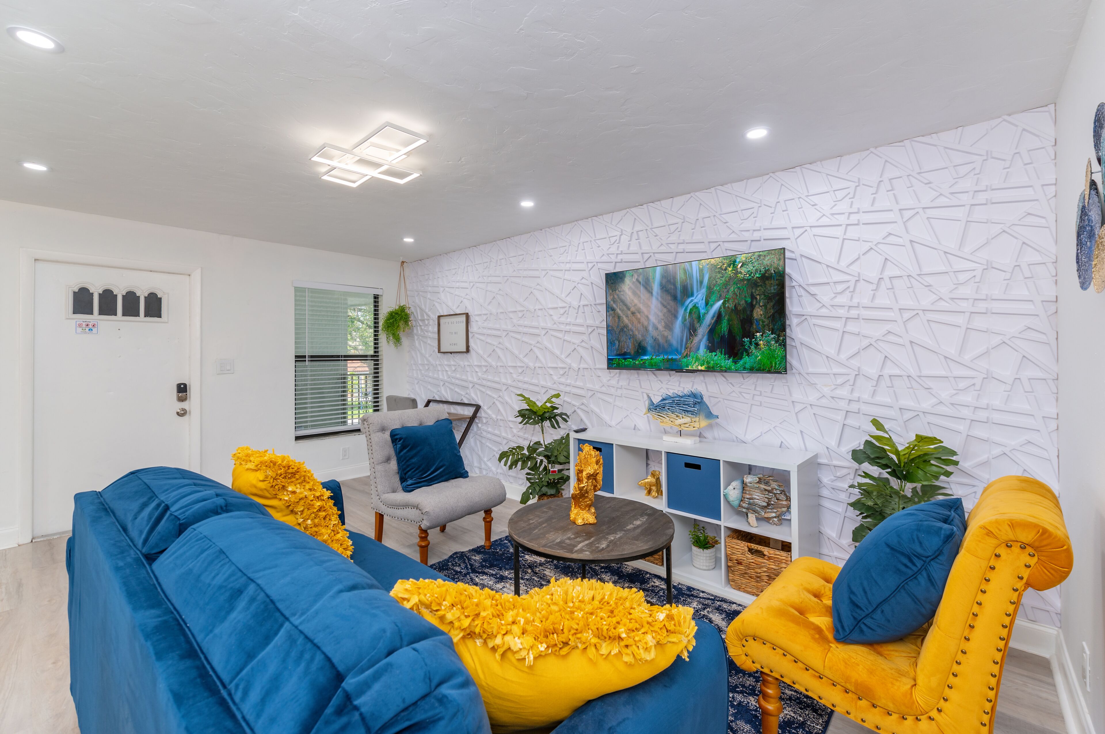 Gorgeous APT - Close to the Beach, neighborhood dock Downtown & has Free Parking