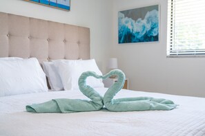 Bedroom 1 - King Bed