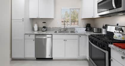 Cozy 2B/1Bth w EasyA to US99 and Nat'l Parks