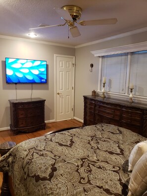 3 Schlafzimmer, Schreibtisch, Bügeleisen/Bügelbrett, kostenloses WLAN