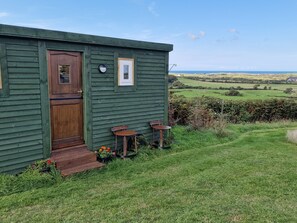 Cabin | Exterior - Stunning 1-bed Shepherd hut (Holyhead)