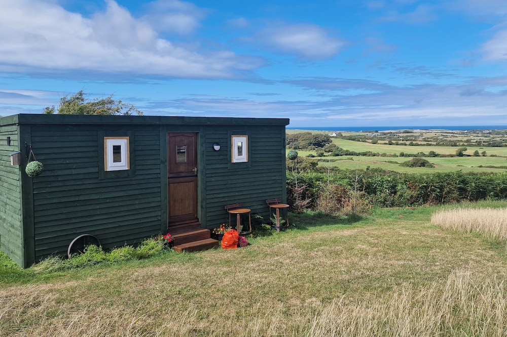 Stunning 1-bed Shepherd hut in Holyhead