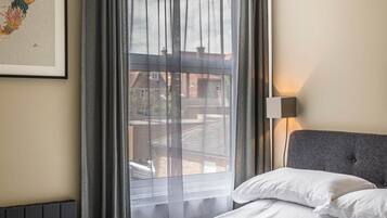 1 bedroom, desk, free WiFi, bed sheets