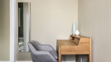 1 bedroom, desk, free WiFi, bed sheets