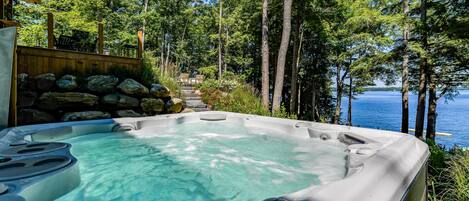 Outdoor spa tub