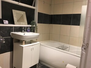 Combined shower/tub, hair dryer, towels, shampoo
