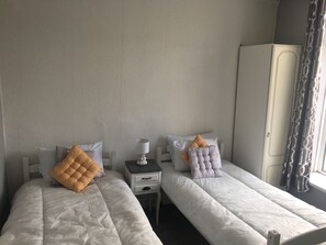 2 habitaciones, wifi gratis y ropa de cama 
