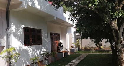 River Valley Holiday Retreat -Upper floor 2 BR Apt