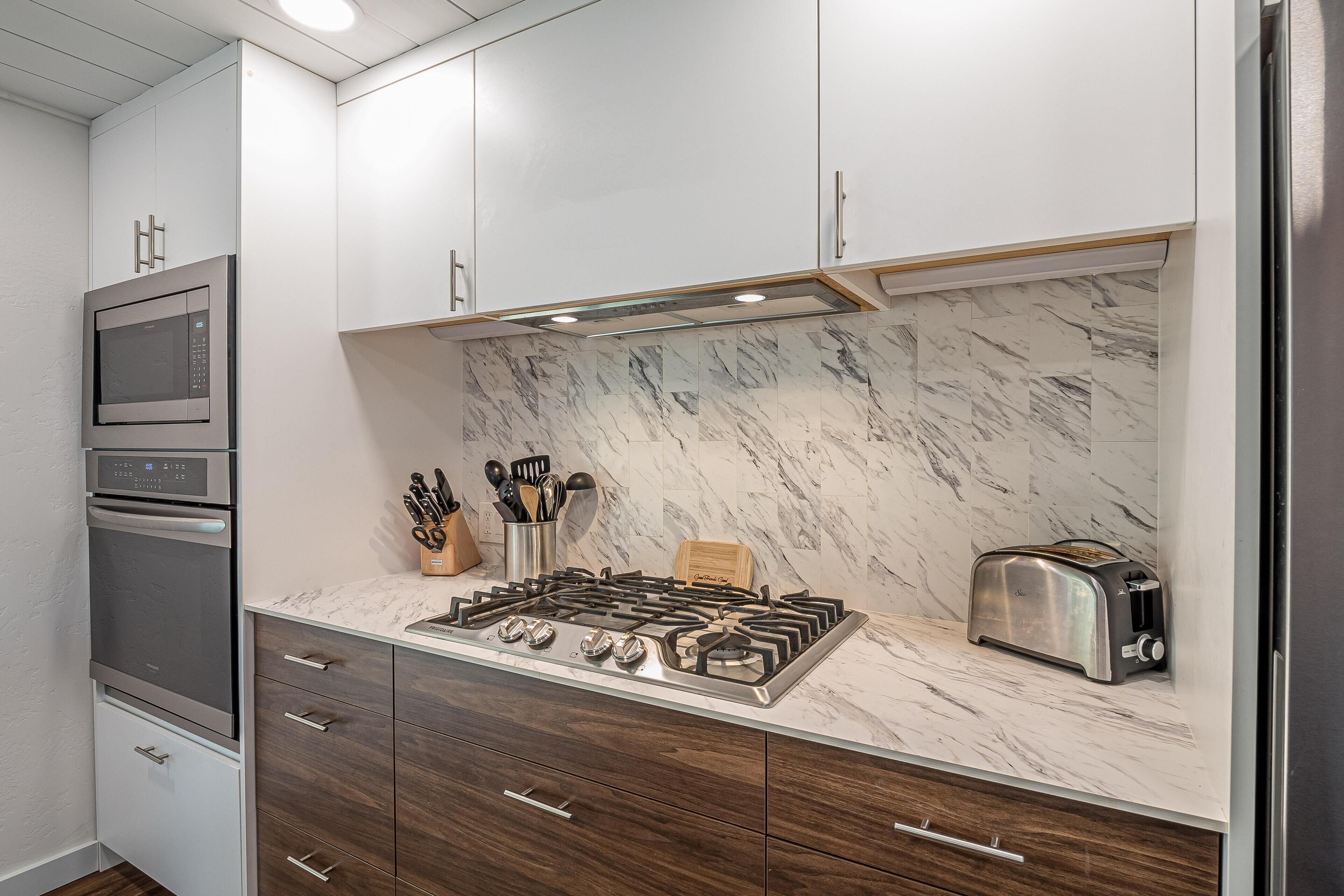 Cactus III - Modern & Cozy Downtown Cottage