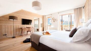 5 bedrooms, iron/ironing board, WiFi, bed sheets