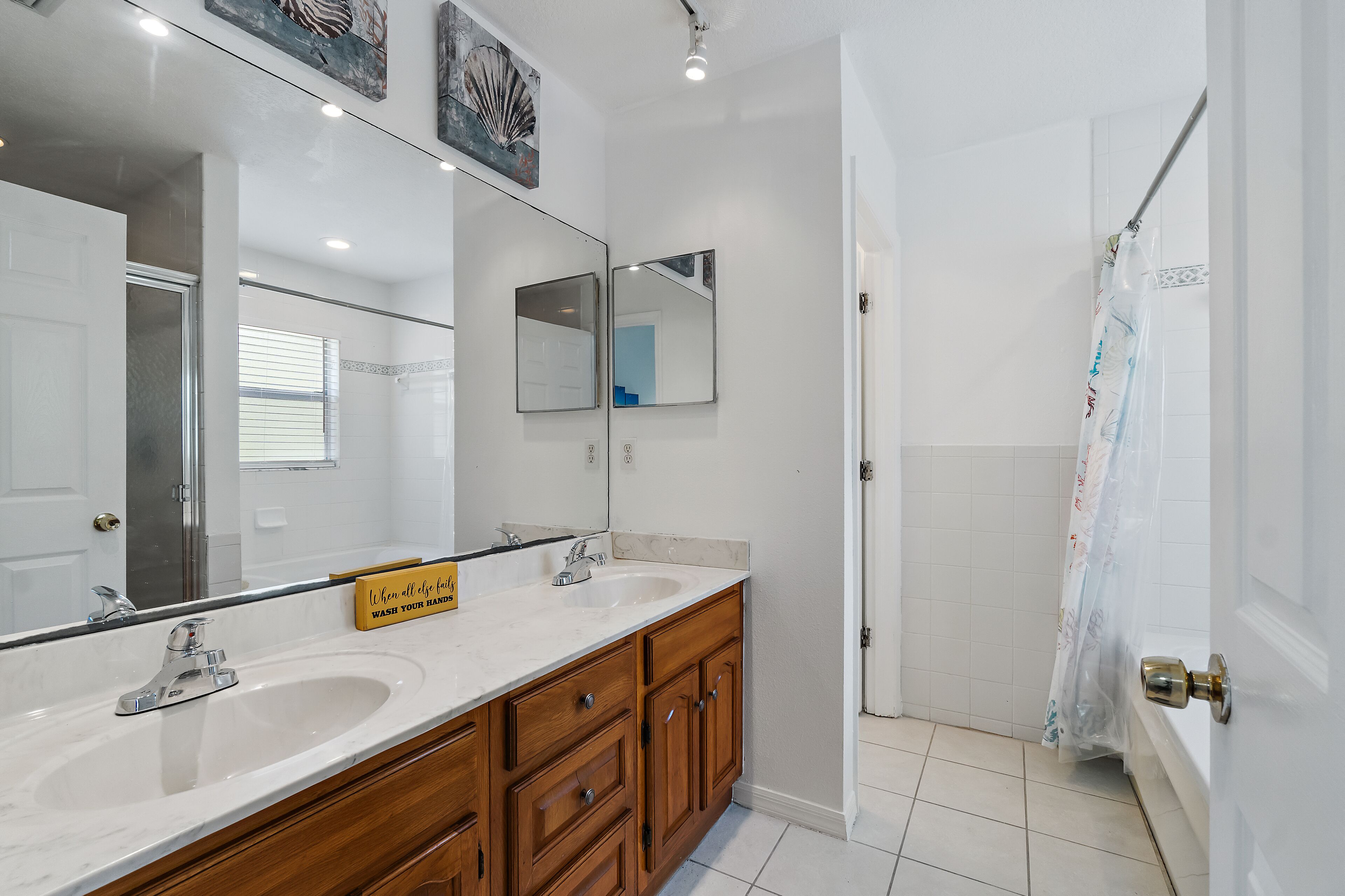 10 mins to Clearwater Beach - Beautiful 3/2 house (Valencia)