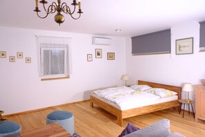 1 bedroom, travel cot, free WiFi, bed sheets