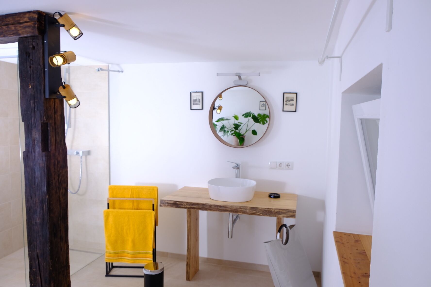 Quiet location directly in the vineyards with a wide view