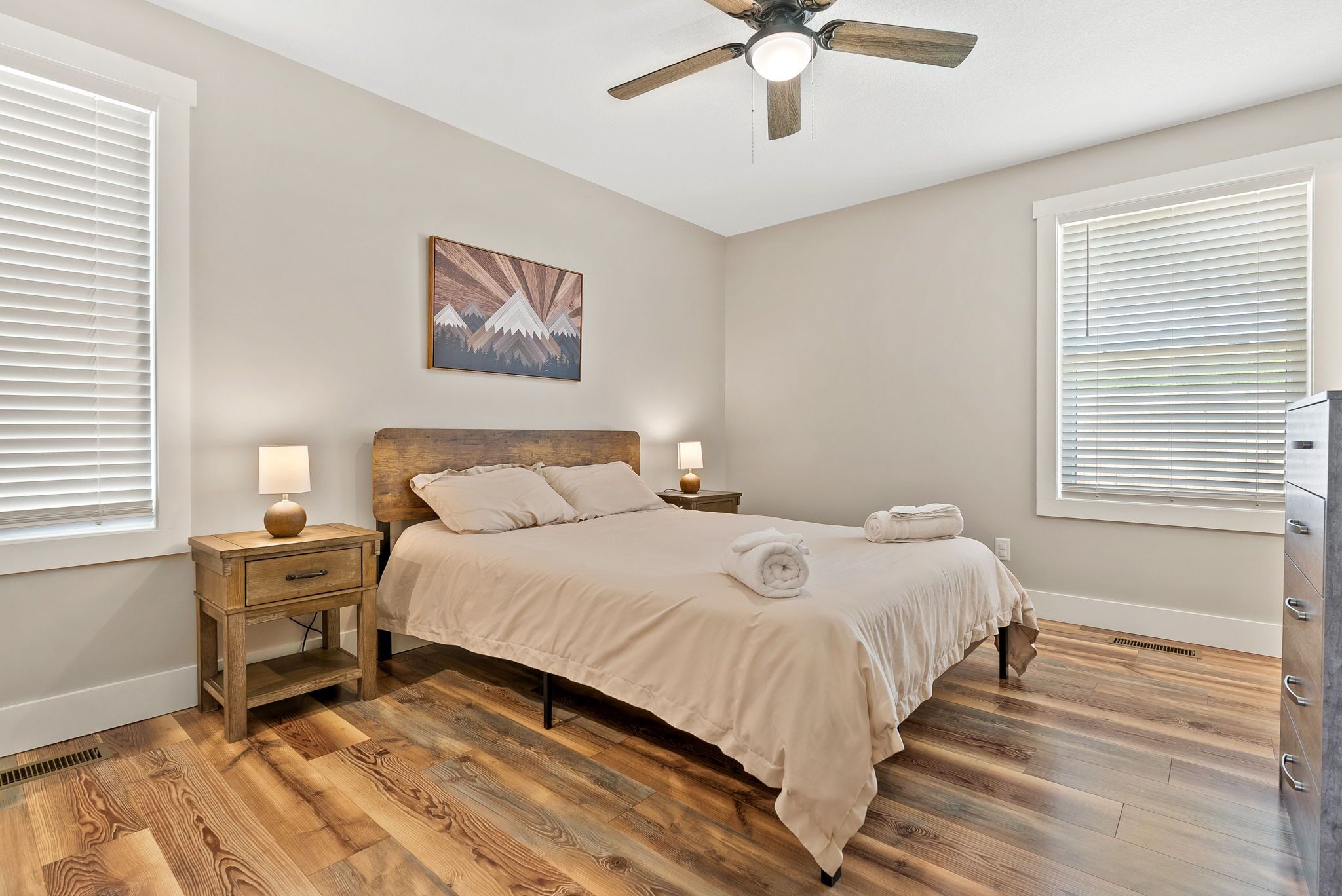 3 soverom, strykejern/-brett, reiseseng for barn og wi-fi (inkludert)