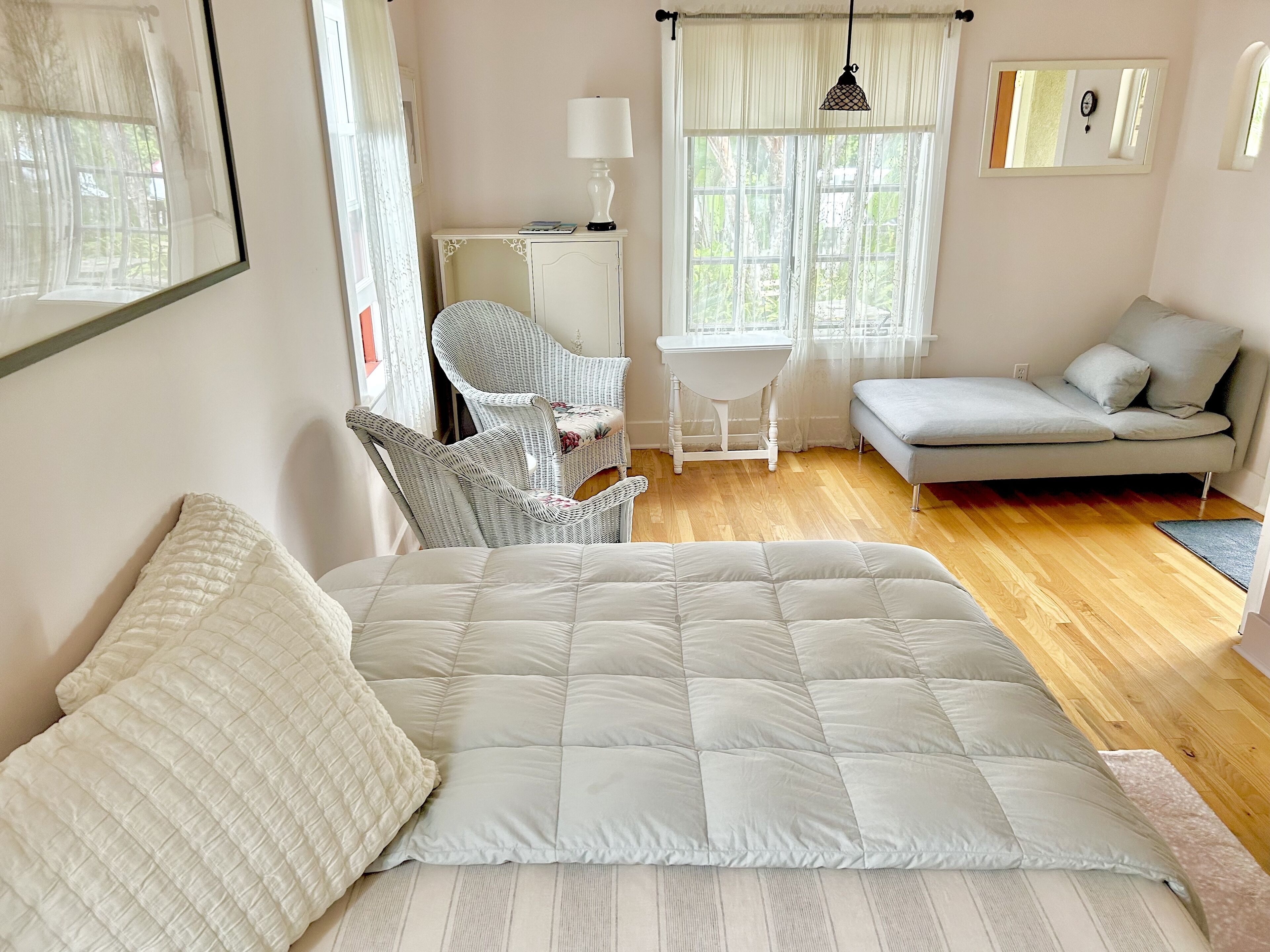 Charming Room with Private Entrance and Garden in Venice Beach.