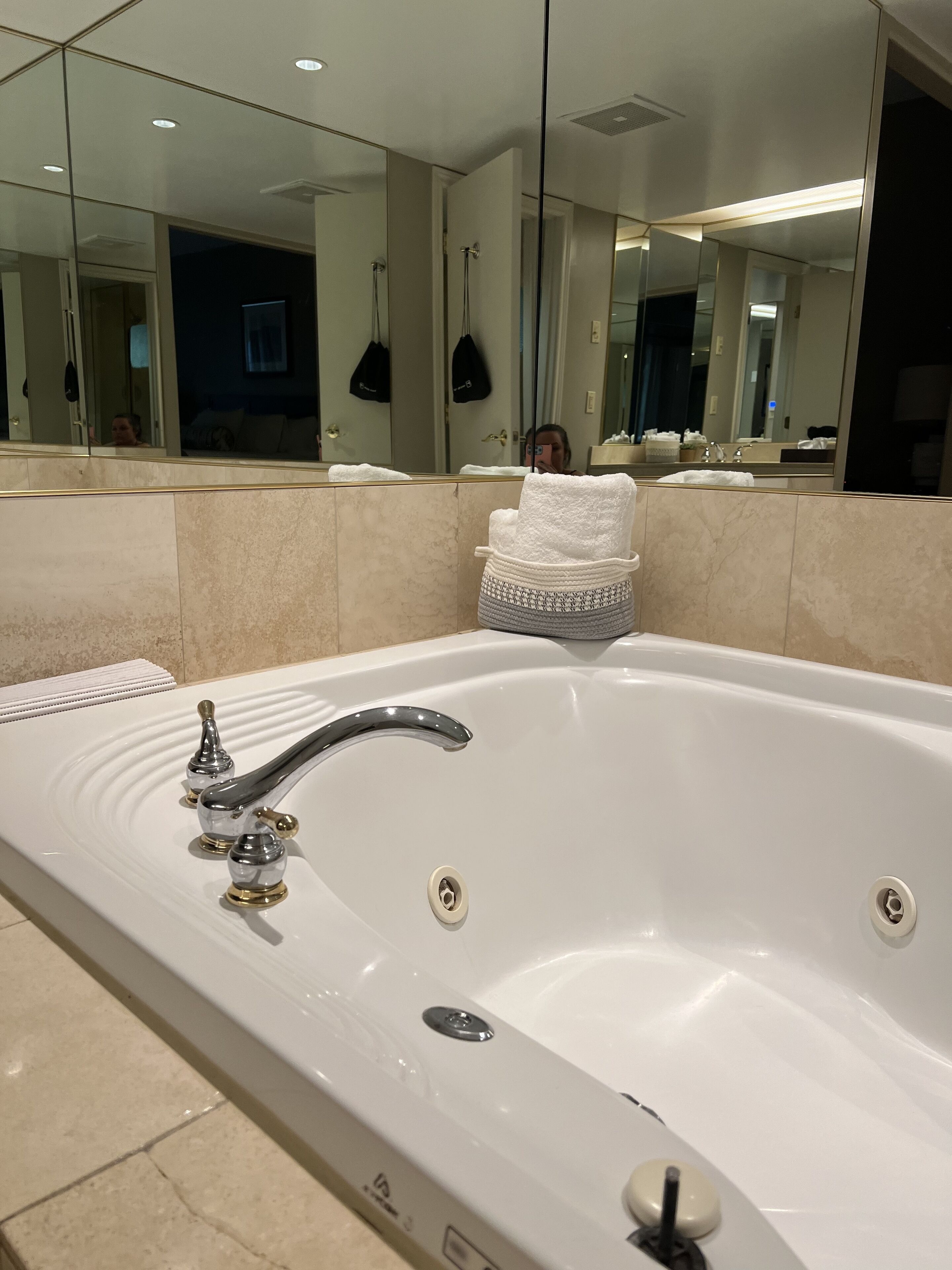 Jacuzzi Suite in Beautiful Horseshoe Valley