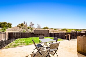 Property grounds - Cozy & Clean 2BR  w/views • Lackland BMT • Riverwalk
 (San Antonio)