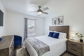 2 habitaciones, escritorio, tabla de planchar con plancha y wifi gratis 