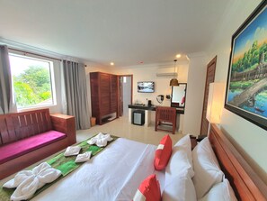 Superior Double Room | In-room safe, soundproofing, iron/ironing board, free WiFi - Darling Pub Hostel (Siem Reap)