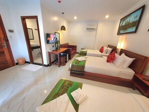 Deluxe Triple Room, Balcony | City view - Darling Pub Hostel (Siem Reap)