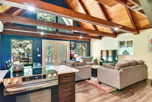 Rustic Cougar Cabin w/ Wood-Burning Fire Pit!