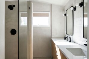 Combined shower/tub, eco-friendly toiletries, hair dryer, towels