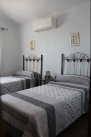 2 bedrooms, iron/ironing board, travel cot, free WiFi
