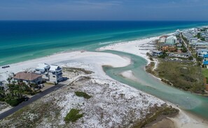 Beach nearby, sun loungers, beach towels
