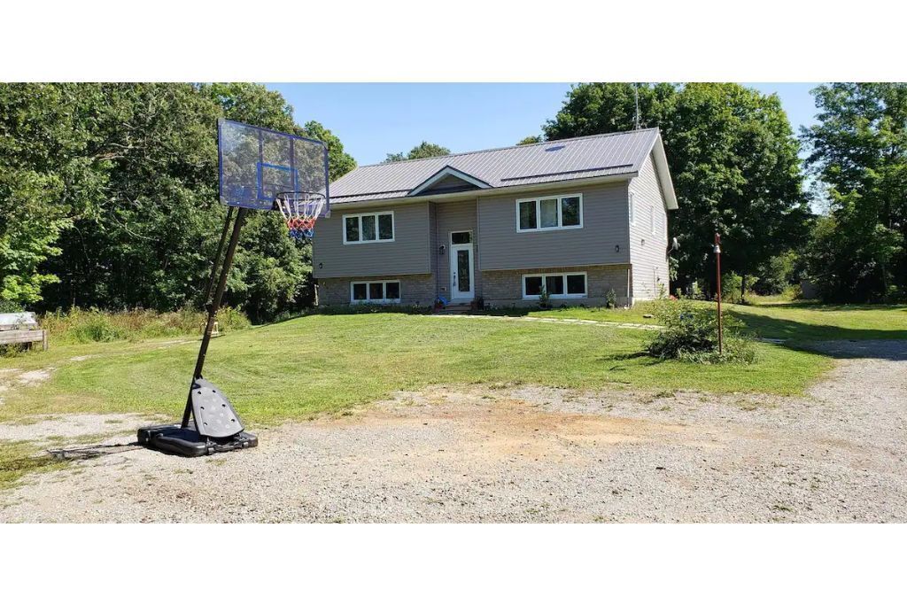 Beautiful 4 Bedroom 2bath Cottage on 3 Acre Wooded Land