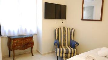 3 bedrooms, desk, iron/ironing board, WiFi