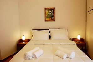 3 makuuhuonetta, työpöytä, silitysrauta/-lauta, Wi-Fi