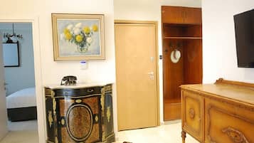 3 bedrooms, desk, iron/ironing board, WiFi
