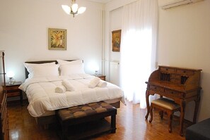 3 bedrooms, desk, iron/ironing board, WiFi - Central Heraklion Lovely Boutique 3-bedroom Apartment. Penelope. (Iraklio)