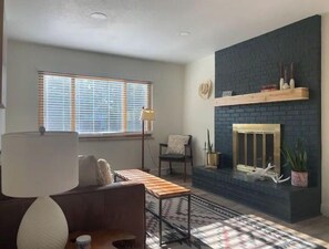 Fireplace - Hidden Gem Near Red Rocks (Lakewood)