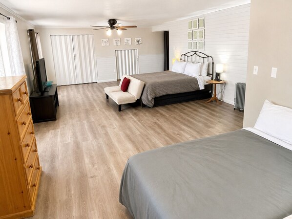 6 bedrooms, iron/ironing board, WiFi, bed sheets